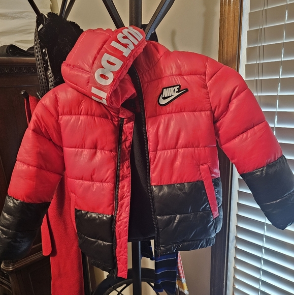 Nike boys medium coat - Picture 1 of 4
